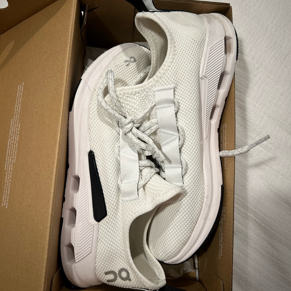 Cloudeasy Sneaker in Undyed-White & Black